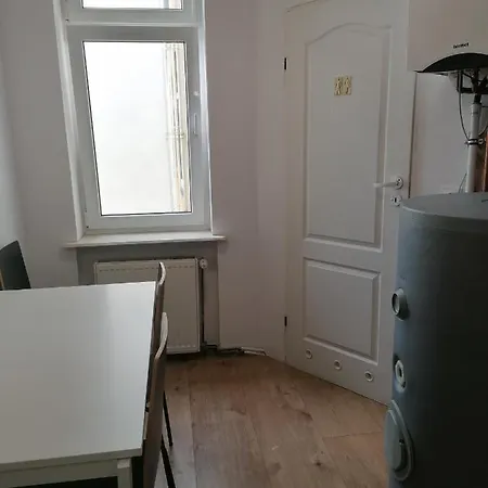 Tulip - Pokój 5 Ze Wspólną łazienką I Kuchnią