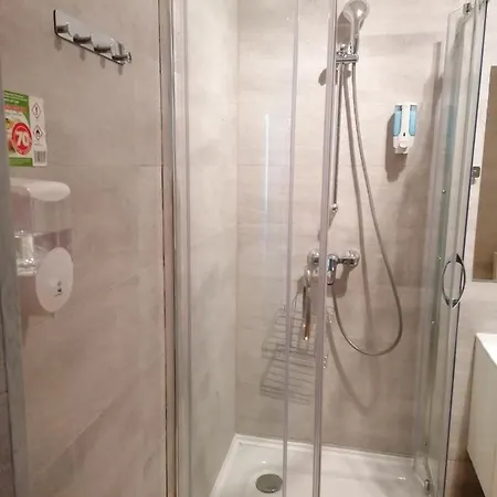 Tulip - Pokój 5 Ze Wspólną łazienką I Kuchnią Apartament