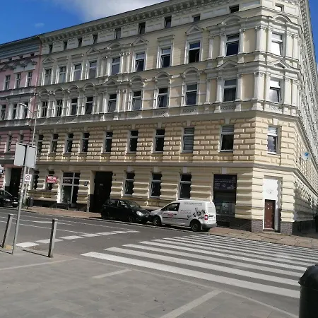 Tulip - Pokój 5 Ze Wspólną łazienką I Kuchnią