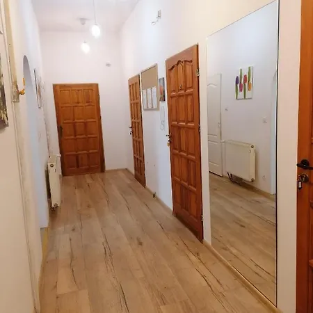 Apartament Tulip - Pokój 5 Ze Wspólną łazienką I Kuchnią