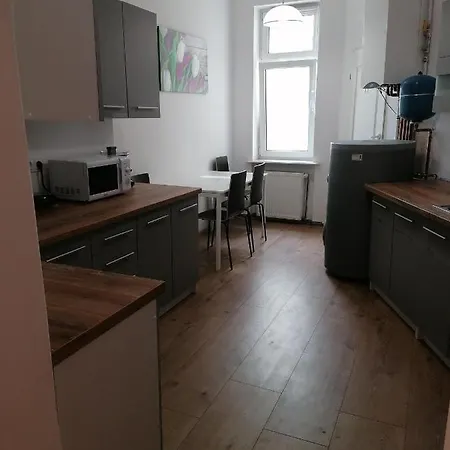 Tulip - Pokój 5 Ze Wspólną łazienką I Kuchnią Apartament