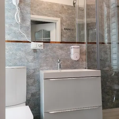 Tulip - Pokój 5 Ze Wspólną łazienką I Kuchnią Apartament