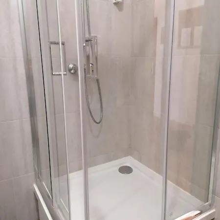 Apartament Tulip - Pokój 5 Ze Wspólną łazienką I Kuchnią *